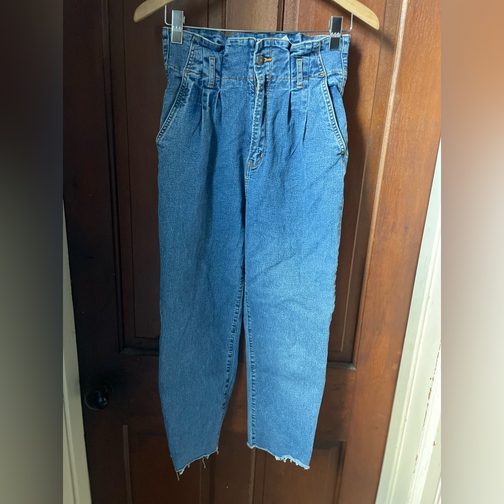 Abercrombie & Fitch women's 4R / 27 mom jeans